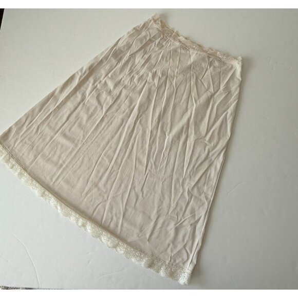 Shadowline Beige Nylon Half Slip With Lace Hem Small Tall - Picture 2 of 4